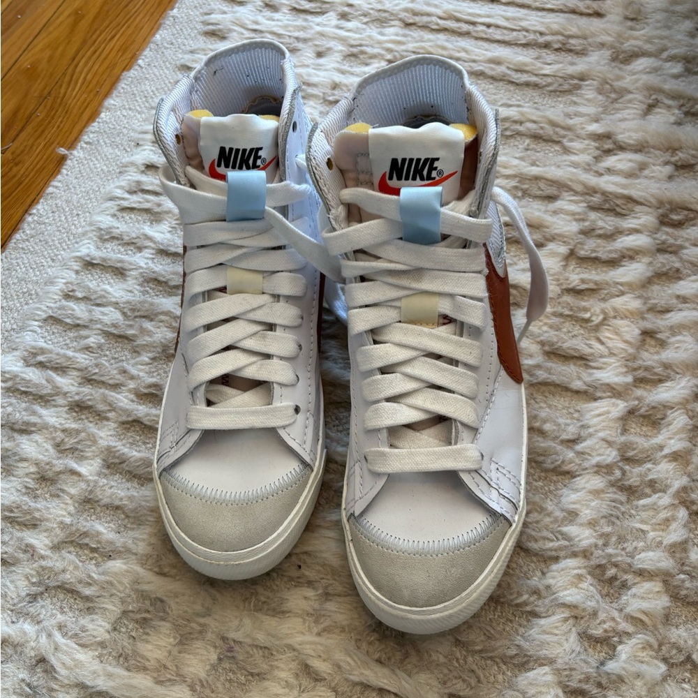 Nike blazers White and Brown High-Top Sneakers - Picture 6 of 9